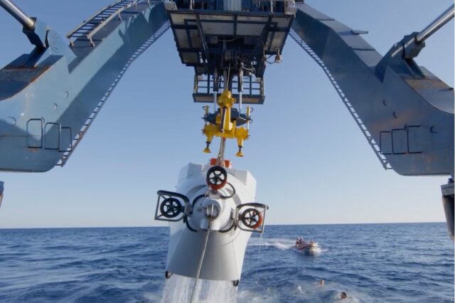 BitA_Alvin The Alvin submersible being recovered by the Research Vessel Atlantis