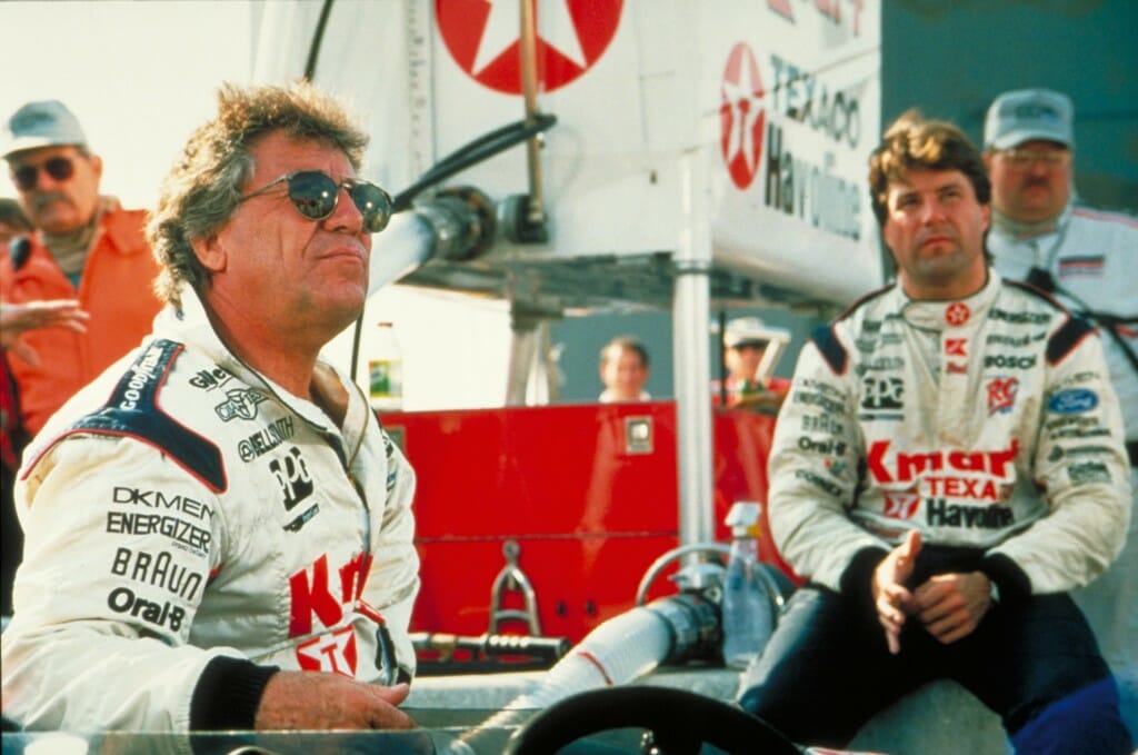 Mario Andretti (à gauche) et Michael Andretti (à droite).